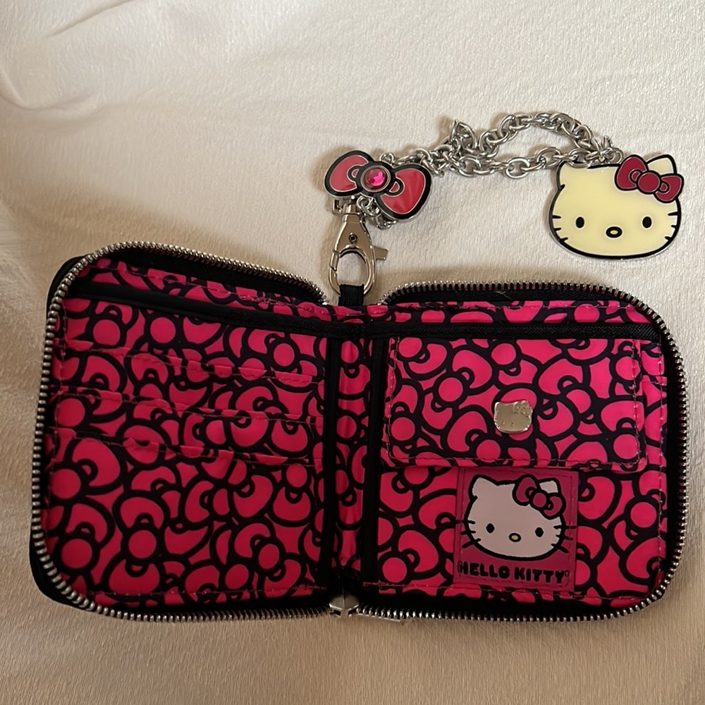 Sanrio Vintage Hello Kitty Loungefly Wallet with charm/chain accessory. - Picture 2 of 9